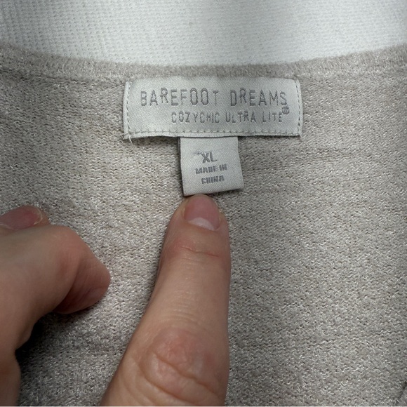 Barefoot Dreams Light Gray V-Neck Pullover XL tan - Picture 9 of 10